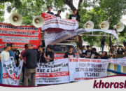 Sopir Truk Tolak Larangan Melintas 16 Hari: “Gak Kerja, Gak Makan!”