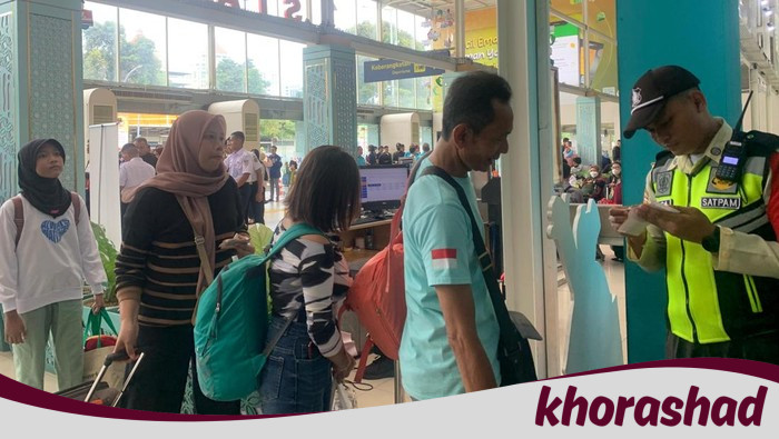 Penumpang Stasiun Pasar Senen Cerita 