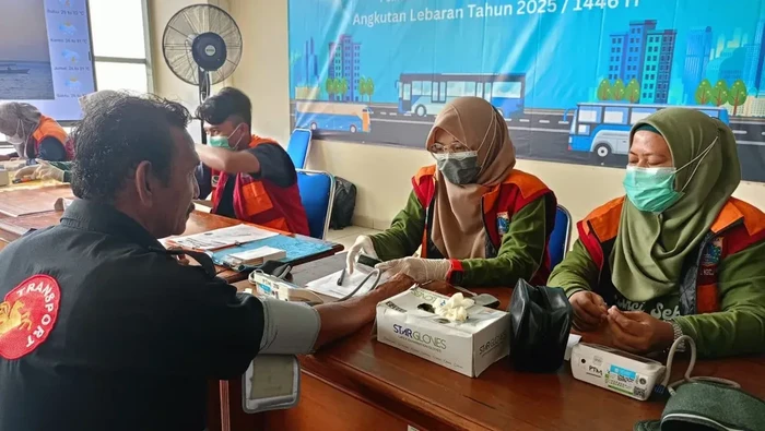 Kondisi Kurang Fit, 8 Sopir di Terminal Pulo Gadung Tidak Diperbolehkan Bawa Bus Mudik