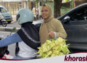 “Jelang Lebaran, Warga Palmerah Antusias Borong Ketupat Murah!”