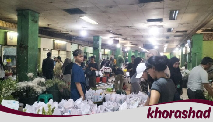 H-1 Lebaran, Pasar Bunga Rawa Belong Jakbar Dipadati Pembeli!