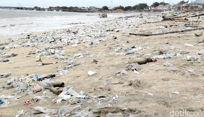 Bali Terancam oleh Sampah Kemasan Gelas AMDK, Gubernur Siap Tindak Tegas Produsen