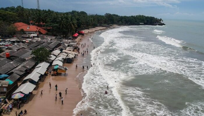“Andra Soni: Wajib Urus Izin Usaha, Ini Petunjuk Baru untuk Pengelola Wisata Pantai Banten!”