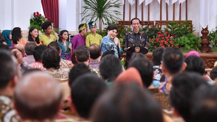 Jokowi Menceritakan Kisah 'Disuruh-suruh' Titiek Puspa di Istana, Ini Reaksi Publik!