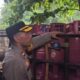 “Bau Gas yang Menyelamatkan: Operasi Polisi Tangkap Pengoplos LPG di Bogor”