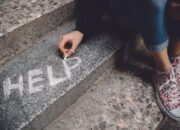 Remaja Putri Lampung Jadi Korban Bullying Mengerikan, Dipukul hingga Cium Kaki Pelaku: Video Viral yang Menyedihkan!