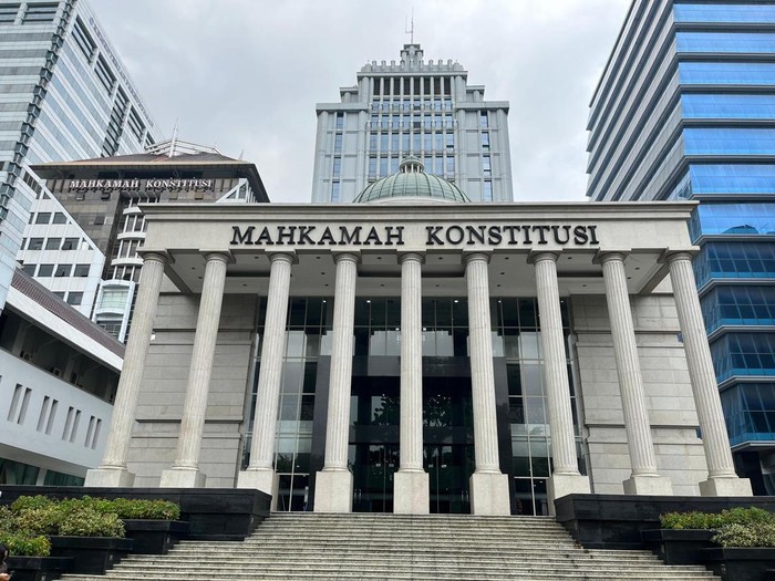 Guru Besar Unhan Cabut Gugatan Uji Materi UU TNI di MK: Apa yang Sebenarnya Terjadi?