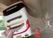 [Bus Nyangkut di Flyover C