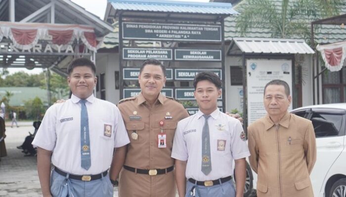“Sepatu untuk Siswa, Momen Haru Kadisdik Kalteng yang Membuat Kita Berpikir!”