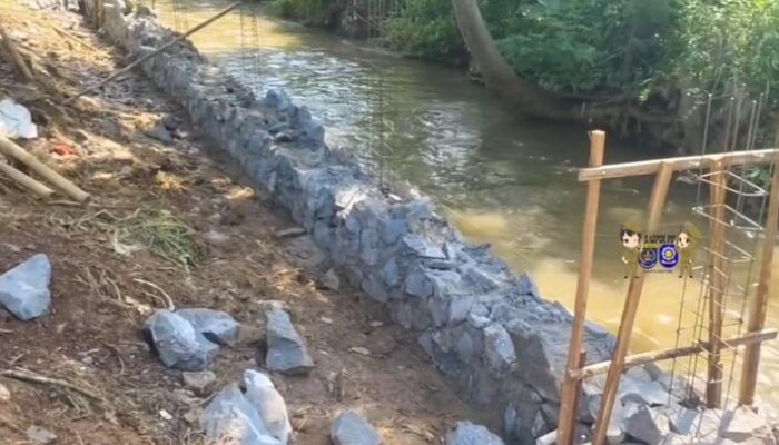 Viral Proyek Turap Perumahan Persempit Sungai di Depok, Kini Disetop – Update 3