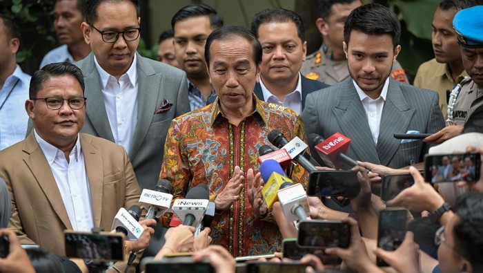 Ijazah Palsu Jadi Bahan Peradilan, Jokowi Serahkan 24 Barang Bukti ke Polisi