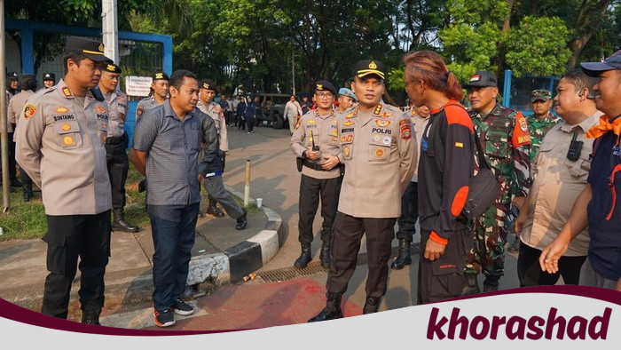**Buruh Cikarang Berbondong ke Monas, Polisi dan TNI Siaga di Hari May Day**