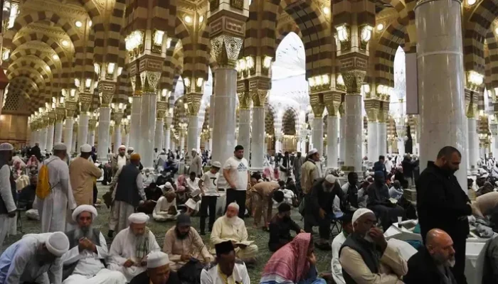 “Dear Jemaah Haji RI, Jangan Paksakan Salat Arbain di Madinah: Pahami Batasan Tradisi”