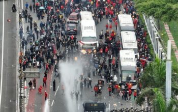 Kericuhan May Day di DPR: Kronologi Anarko yang Diam-Diam Menyusup dan Mengguncangkan Demo!