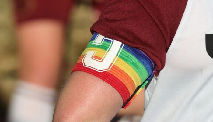 “FA Larang Transgender Perempuan Main di Sepakbola Inggris: Polemik Gender yang Gegerkan Olahraga”