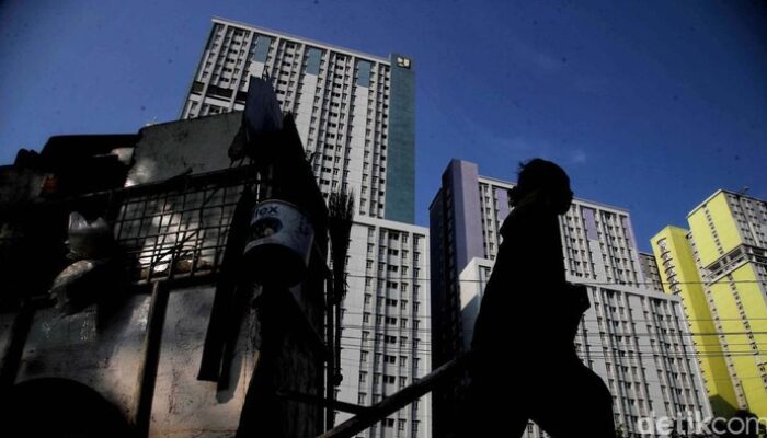 “Mewaspadai Perlambatan Ekonomi 2025: Siapkah Indonesia?”