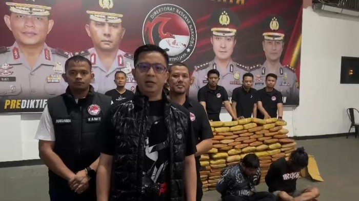 Koper Berisi 143 Kg Ganja Dibongkar, Polisi Tangkap 2 Tersangka di Tangerang, Resah Warga!