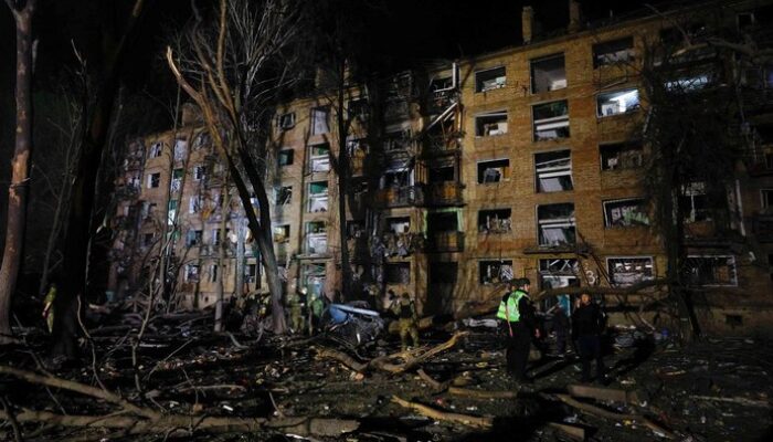 Tragedi di Ukraina: Serangan Drone Rusia Sebabkan Kebakaran dan 11 Orang Luka