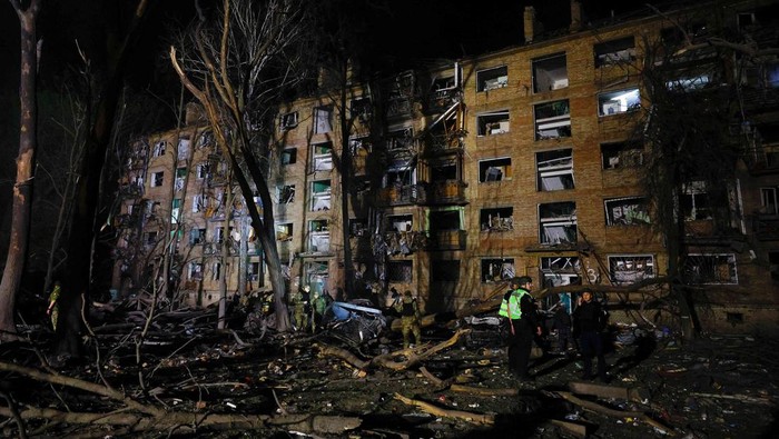 Tragedi di Ukraina: Serangan Drone Rusia Sebabkan Kebakaran dan 11 Orang Luka