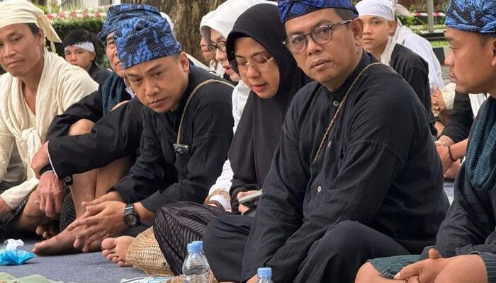 Pertama Kali, Gubernur Banten Andra Soni Sarapan Bareng Warga Baduy di Seba