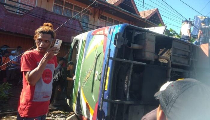 Bus Terguling di Padang Panjang: 12 Orang Tewas, Kecelakaan Mengerikan