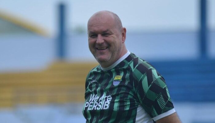 “Persib Juara, Bojan Hodak dan Libur Pemain: Dampak pada Kompetisi?”