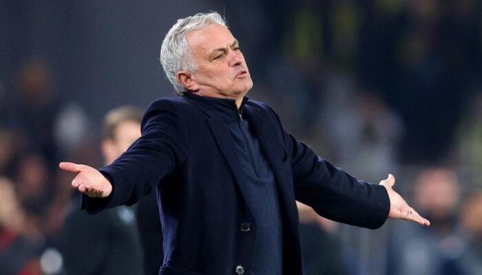 **Fenerbahce dan Mourinho: Badai Perubahan atau Akhir dari Era?**