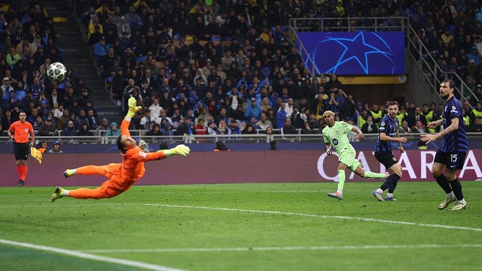 **Menit Terakhir San Siro, Tepis Tembakan Yamal oleh Sommer yang Menentukan Sejarah**