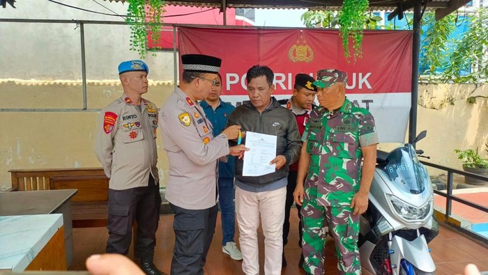 Polsek Ciputat Timur Kembalikan Motor yang Dicuri ke Pemiliknya - Update 2