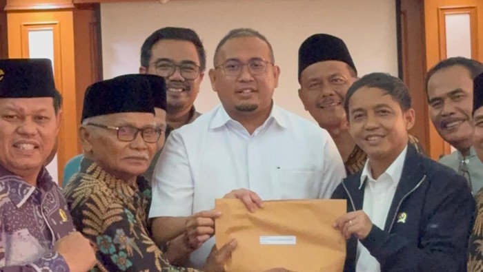 Percepat Flyover Sitinjau Lauik, Andre Rosiade Buka Pertemuan Strategis dengan Menhut