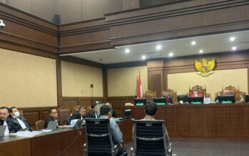 Satpam DPP PDIP Ngaku Pernah Dititipi Tas Laptop oleh Harun Masiku – Update 3
