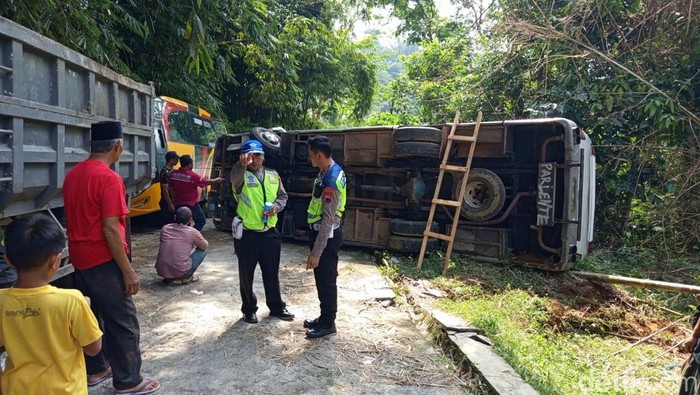 Bus Antar Jemput Terguling, 19 Santri Dalam Kondisi Kritis
