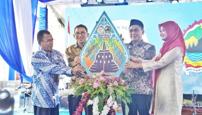 “Buka Pameran Kain Tradisional 2025, Menbud Soroti Warisan Wastra Nusantara” – Revitalisasi Budaya Lewat Kain Tradisional, Apakah Mungkin?