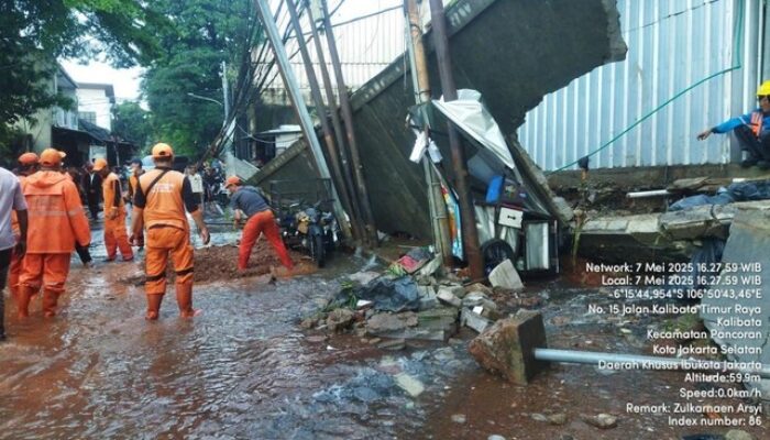 Banjir dan Tembok Jebol di Kalibata, Warga Jaksel Terancam Bencana