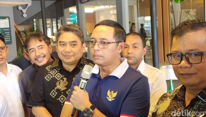 “Hasan Nasbi Usul Mahasiswi ITB: Meme Prabowo-Jokowi yang Menyita Perhatian Netizen”