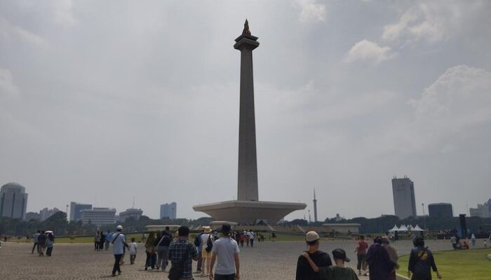 **”Libur Waisak 12-13 Mei 2025, Monas Menyambut Pengunjung dengan Penuh Kebahagiaan!”**
