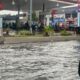 Hujan Deras, Jalan Raya di Ciputat Arah Pamulang Tergenang: Ribuan Kendaraan Terjebak, Kebutuhan Darurat Muncul