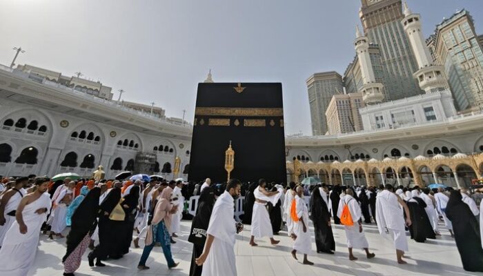 “Hajj Command Center: Panduan Wajib untuk Calon Haji, Catat Nomor Teleponnya!”