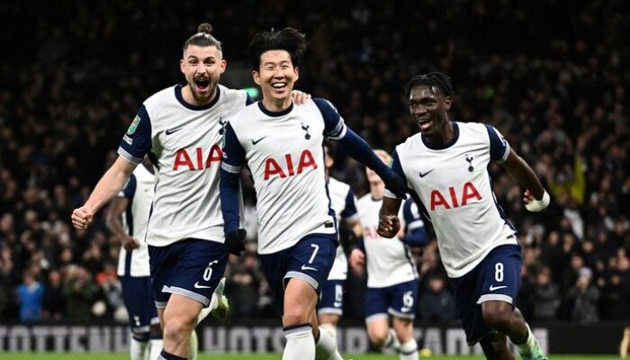 “Tak Ada Alasan Tottenham Gentar dengan MU: Pertarungan Mental di Puncak Klasemen”