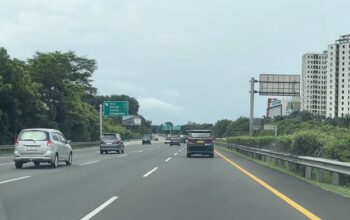 “Libur Waisak, Contraflow Berlaku di Km 44 Tol Jagorawi Arah Puncak: Waspada Kendaraan Bergerak Balik!”