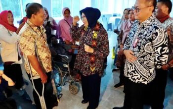 Fatma Saifullah Salurkan Bantuan Kemensos ke Difabel-Lansia, Menjelma Sebagai Pemicu Perubahan di Samarinda