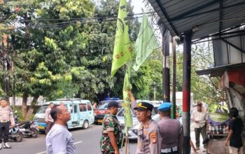 Mereka Ternyata Melanggar, Polisi Turun Tangan Tertibkan Ratusan Bendera Ormas di Jakpus!