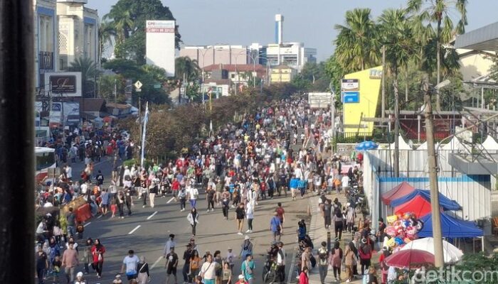 “Emak-emak Depok Senam Nutup Jalan di CFD: Walkot Depok Minta 2 Saf Saja, Apa yang Terjadi?”