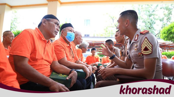 Taruna Polisi Gelar Bakti Sosial, Lansia di Jakbar Terenyuh dengan Kebersamaan