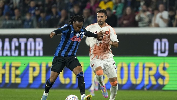 Atalanta vs AS Roma: La Dea Menyapu AS Roma 2-1, Pesta di Bunga Emas!