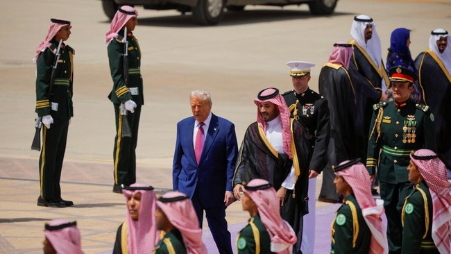 Sambutan Pangeran MBS Tandai Kunjungan Bersejarah Trump ke Timur Tengah - Update 3