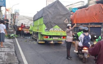 **Tragedi Jalanan: Tabrakan 2 Truk di Bogor, 1 Orang Dilarikan ke RS**