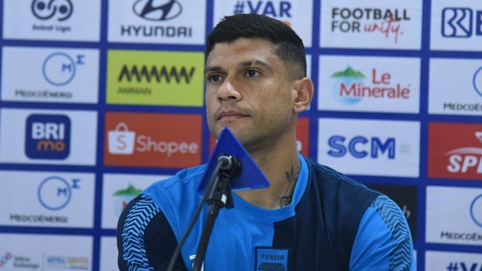 Ciro Alves dan Musim Persib yang Tersudut oleh Hukuman