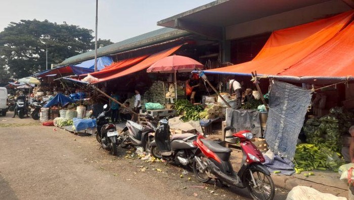 Ormas Berkedok Pungli, Pedagang di Pasar Kramat Jati Jaktim Terancam