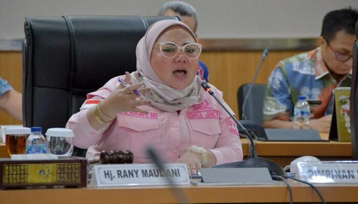 “Legislator DKI: Pasukan Putih Wajib Hentikan Rasa Takut Berobat pada Lansia!”